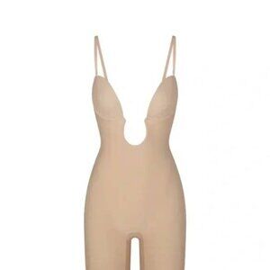 Skims Deep Plunge Mid Thigh Shapewear - Size Med